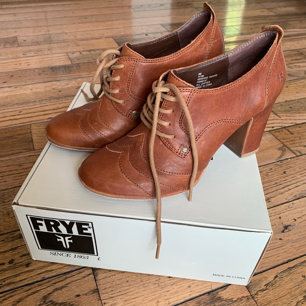 Frye Adrienne Oxford size 8 NEVER WORN
